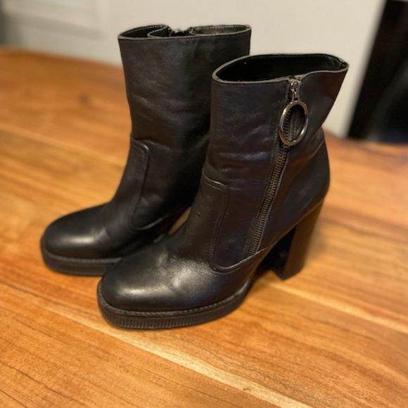 Heeled 100% Leather Boots, Side Zipper with Hoop Detail, Black, Size 8 - Picture 8 of 8